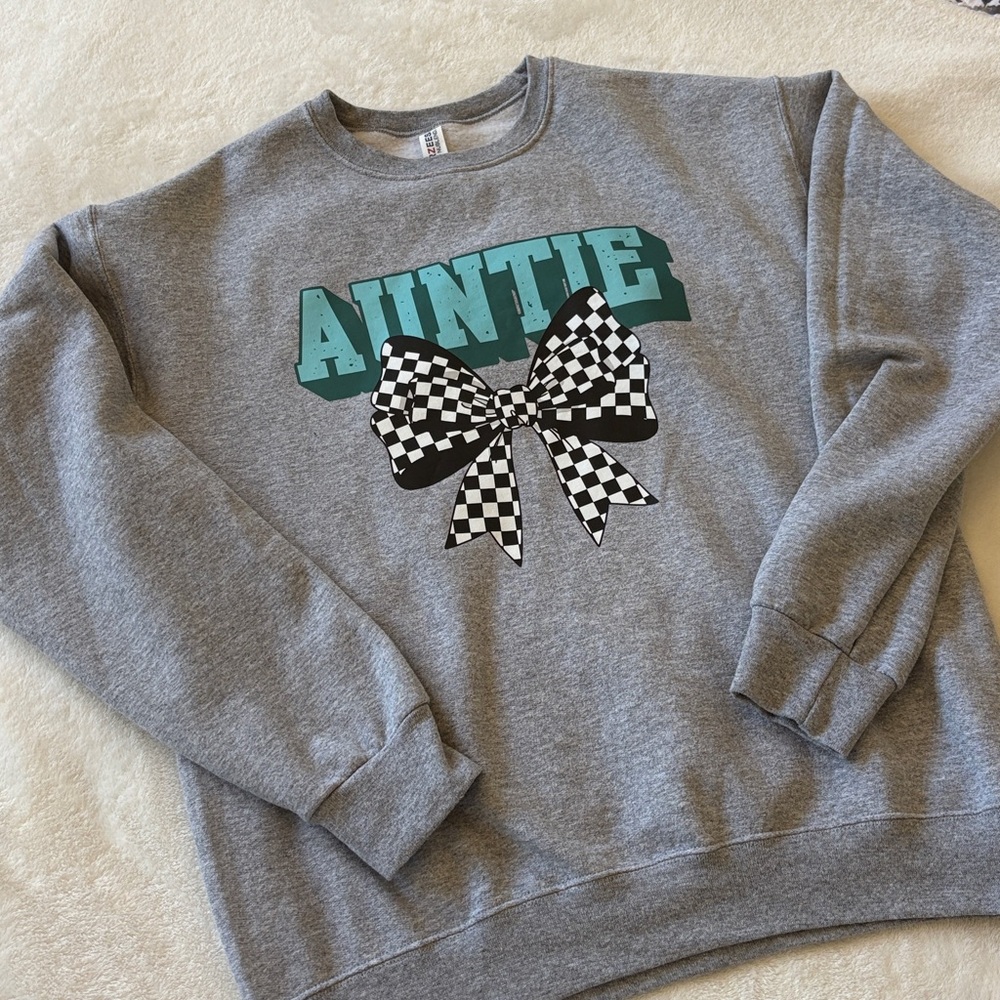 NEW AUNTIE Crewneck Sweatshirt